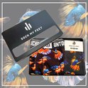 Zwarte boxershorts met print van exotische vissen in oranje, blauw en geel, in een metalen geschenkdoos.