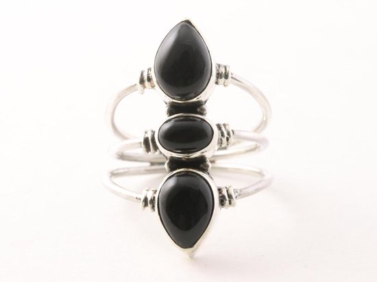 Opengewerkte zilveren ring met 3 onyx stenen - maat 17.5