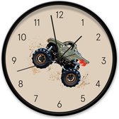 Klok Monster truck extra cool - 30 centimeter wandklok voor kinderen - Dutch Sprinkles - beige groene klok met cijfers - zwart frame en zwarte wijzers - kinderkamer accessoire - geluidloos, tikt niet