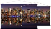 De neon skyline van New York gereflecteerd in water - Foto op Textielposter - 90 x 60 cm