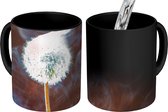 Magische Mok - Foto op Warmte Mok - Een dandelion laat het rook los - 350 ML