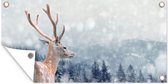 "Tuindecoratie - Tuinposter - Tuinschilderij winter - Hert - Dieren - Tuindoek - Natuur - Winter - Sneeuw - 200x100 cm "