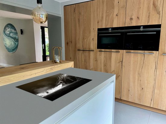 Chefcare Inductie Beschermer Draak Spuwt Vuur op een Paard en Knecht - Zwart Wit - 75x55 cm - Afdekplaat Inductie - Kookplaat Beschermer - Inductie Mat