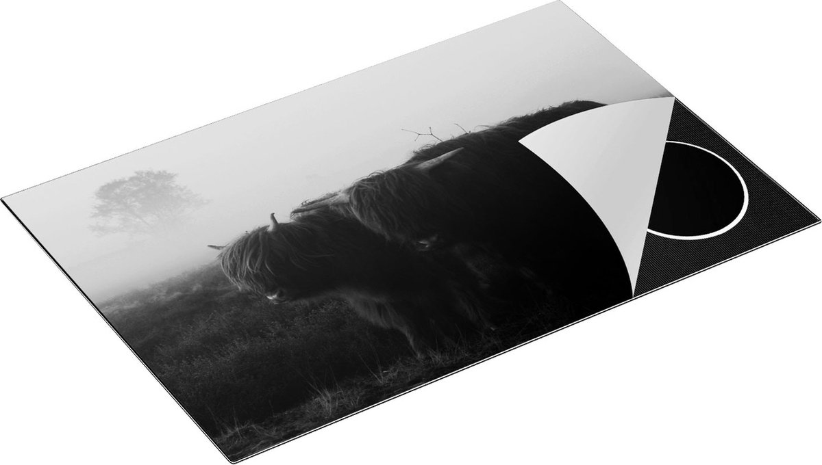 Chefcare Inductie Beschermer Twee Schotse Hooglanders in de Mist - Zwart Wit - 80x52 cm - Afdekplaat Inductie - Kookplaat Beschermer - Inductie Mat