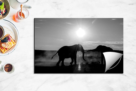 Chefcare Inductie Beschermer Twee Olifanten spelen tijdens Zonsondergang - Zwart Wit - 85x50 cm - Afdekplaat Inductie - Kookplaat Beschermer - Inductie Mat