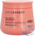 Een peachy-roze pot met het L'Oréal Serie Expert Inforcer masker met een roze deksel.