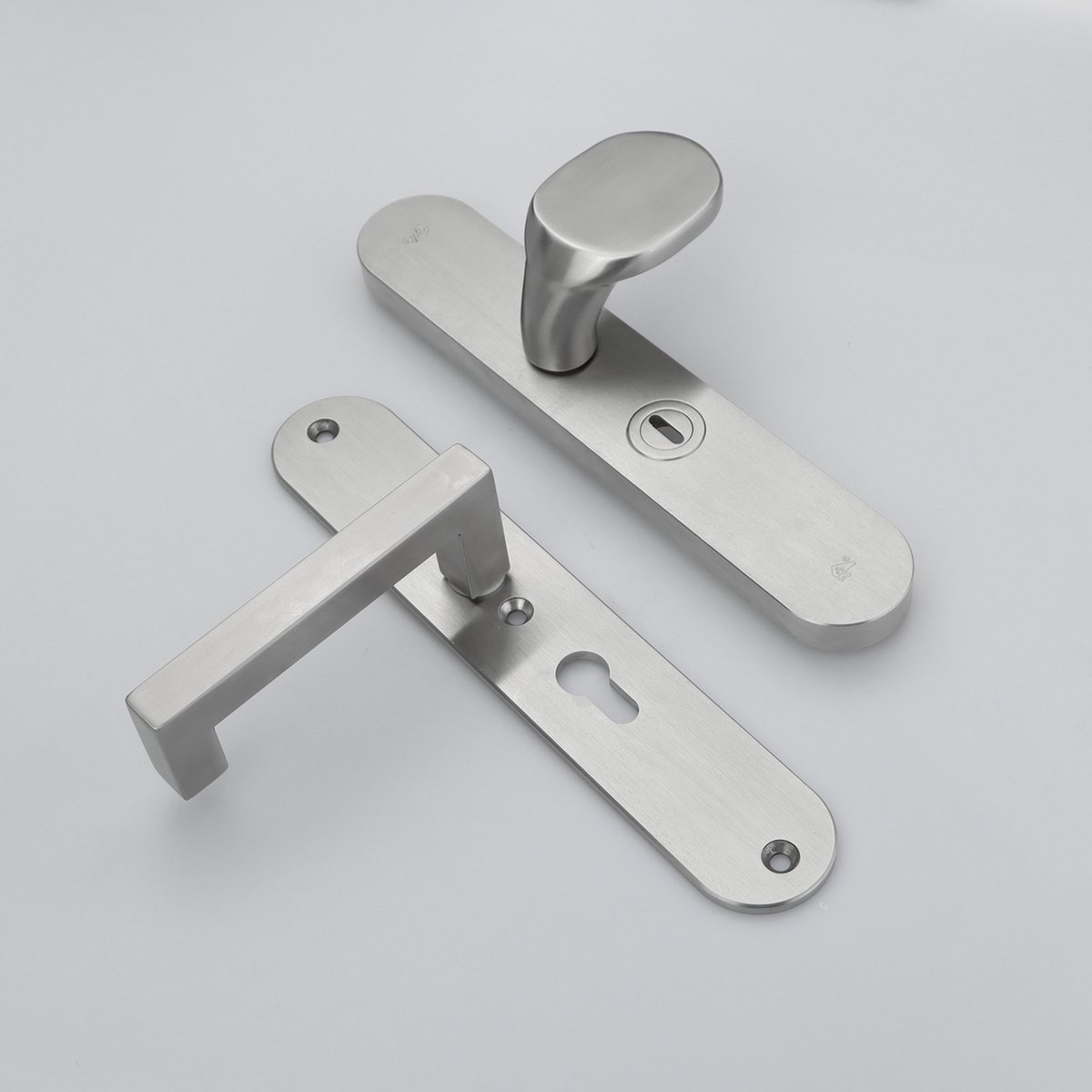 MASSIEF RVS Tzunali Deurbeslag. Model MINHO SKG*** BREED T=15/5 VKTB (kerntrek) PC55 BUITEN KNOP NELAS; BINNEN KRUK LEIRIA
