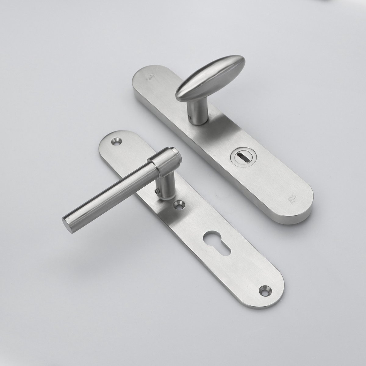 MASSIEF RVS Tzunali Deurbeslag. Model MINHO SKG*** BREED T=15/5 VKTB (kerntrek) PC72 BUITEN KNOP OVIDIO; BINNEN KRUK PARIJS