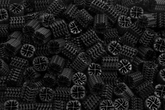 Hel-X Biocarrier 25 mm Zwart - 25 Liter - Helix Filtermateriaal | KoiNL