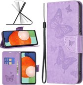 Mobigear Telefoonhoesje geschikt voor Samsung Galaxy A13 4G Hoesje | Mobigear Butterfly Bookcase Portemonnee | Pasjeshouder voor 2 Pasjes | Telefoonhoesje voor Pinpas / OV Kaart / Rijbewijs - Paars