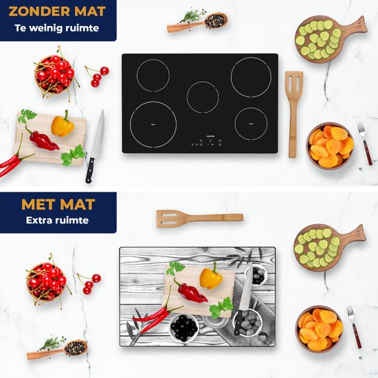 Chefcare Inductie Beschermer Olijven met Kruiden op een Houten Tafel - Zwart Wit - 81,6x52,7 cm - Afdekplaat Inductie - Kookplaat Beschermer - Inductie Mat
