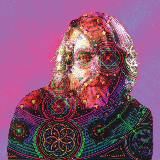 Portrait abstrait d'un homme barbu, couvert de motifs géométriques colorés et d'étoiles sur fond rose.