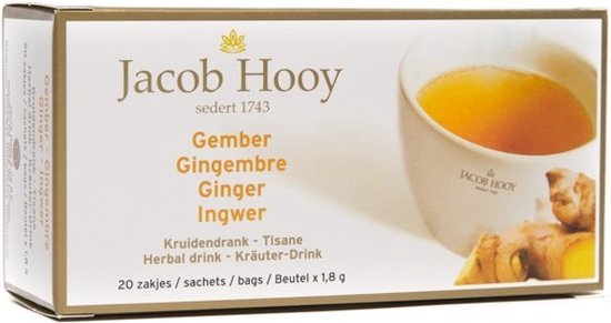 Jacob Hooy Gemberthee verpakking met kopje thee en gemberwortels.