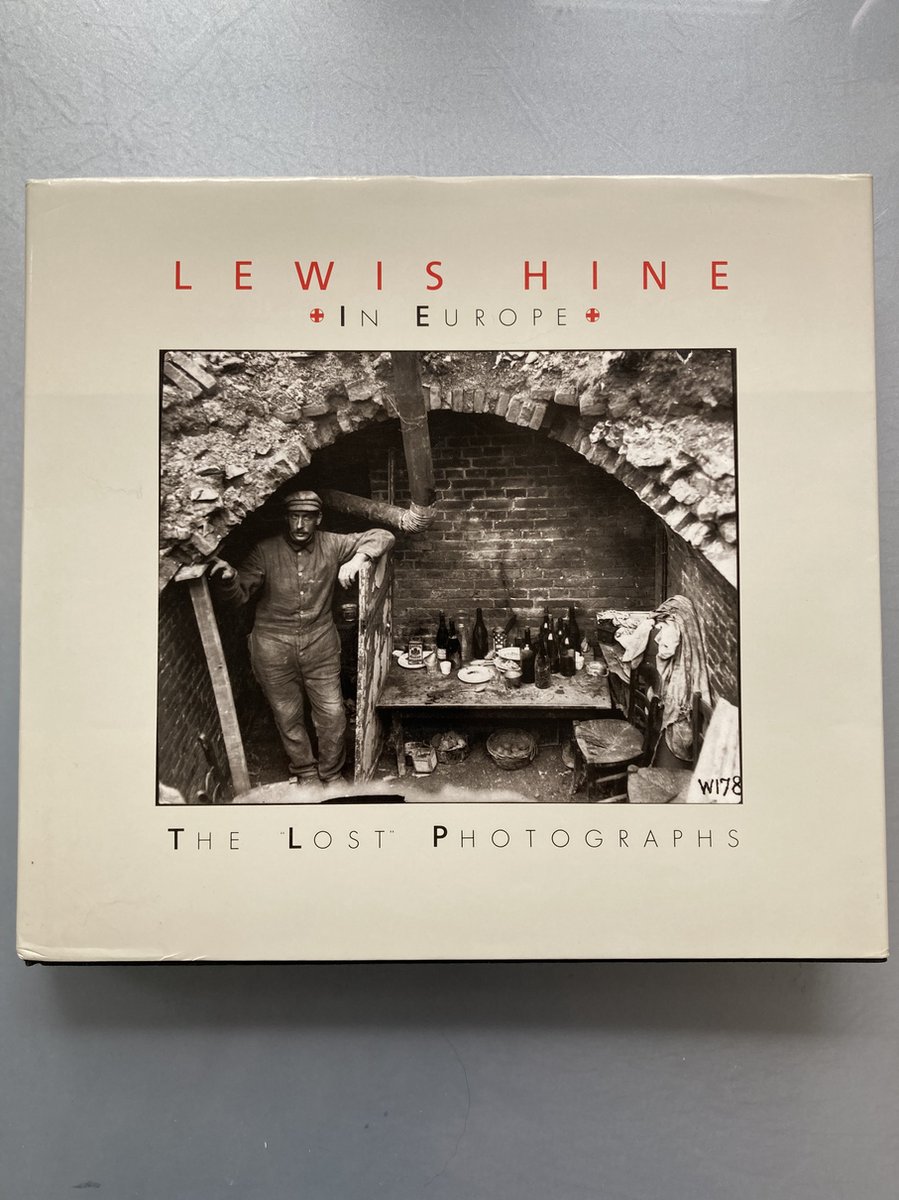 Omslag van Lewis Hine in Europe