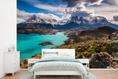 Behang - Fotobehang Uitzicht over het meer en de bergen bij het Nationaal park Patagonia - Breedte 450 cm x hoogte 300 cm