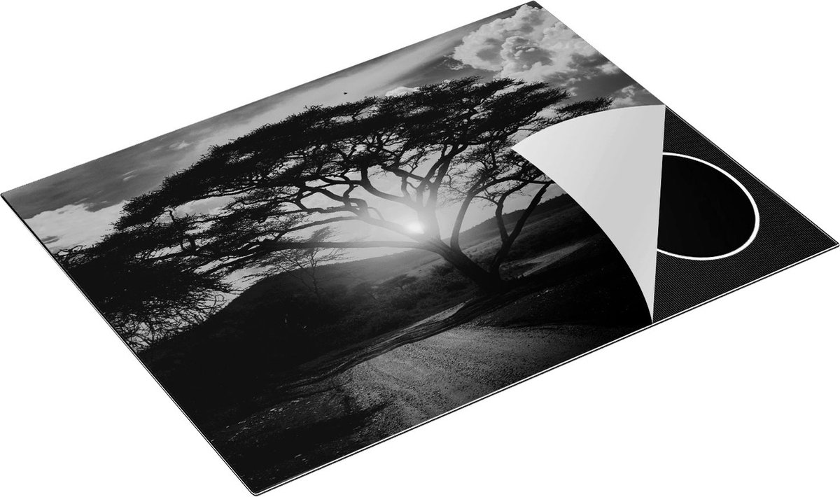 Chefcare Inductie Beschermer Zonsondergang Achter een Savanne Boom - Zwart Wit - 77x59 cm - Afdekplaat Inductie - Kookplaat Beschermer - Inductie Mat