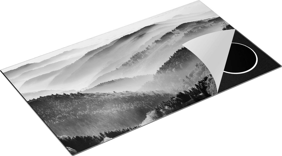 Chefcare Inductie Beschermer Heuvel Landschap van het Zwarte Wout Bos - Zwart Wit - 90x55 cm - Afdekplaat Inductie - Kookplaat Beschermer - Inductie Mat