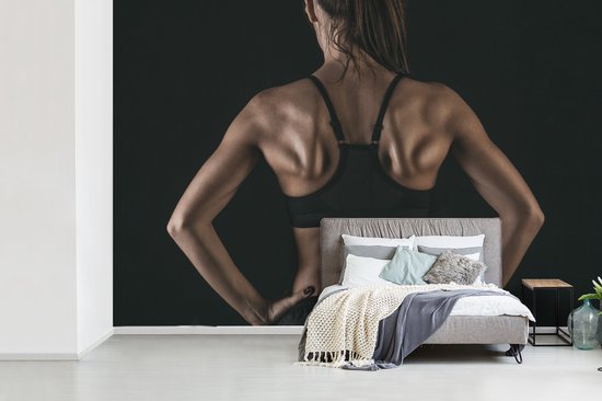 Papier peint photo vinyle - Le dos et les épaules d'une femme qui pratique clairement le fitness largeur 390 cm x hauteur 260 cm - Tirage photo sur papier peint (disponible en 7 tailles)