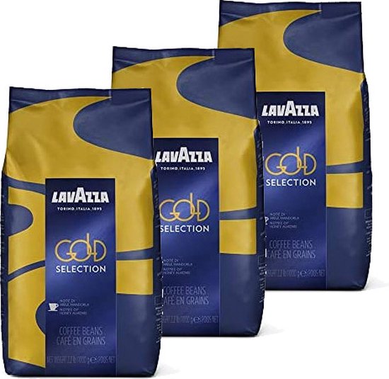 Drie pakken Lavazza Gold Selection koffiebonen. De pakken zijn donkerblauw met een gouden opdruk, waaronder "Lavazza Gold Selection" en "Coffee Beans".