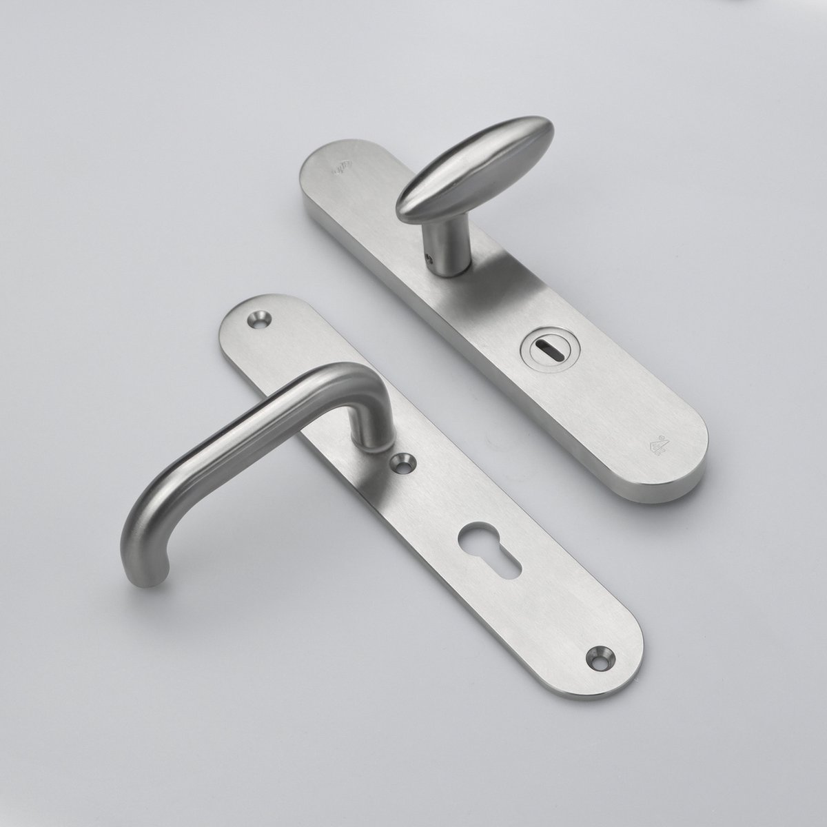 MASSIEF RVS Tzunali Deurbeslag. Model MINHO SKG*** BREED T=15/5 VKTB (kerntrek) PC72  BUITEN KNOP OVIDIO; BINNEN KRUK VIGO