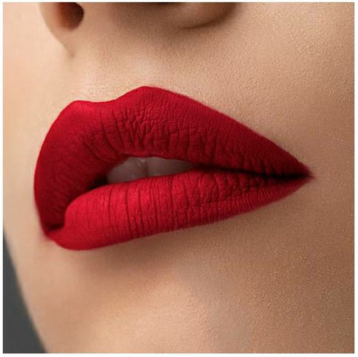 Tinktura - Roxanne - Vloeibare Matte Lippenstift - Donkerrode kleur - Kissproof Matte Liquid Lipstick - Vegan - Parabeenvrij - Natuurlijk