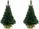2x Volle mini kunst kerstboompjes/kunstboompjes in jute zak 35 cm - Kunst kerstbomen / kunstbomen - Miniboompjes