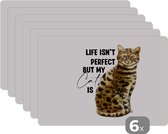 Placemat - Placemats kunststof - Spreuken - Quotes - Life isn't perfect but my cat is - Poes - 45x30 cm - 6 stuks - Hittebestendig - Anti-Slip - Onderlegger - Afneembaar