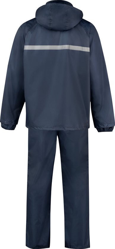 Donkerblauw regenpak met capuchon en een reflecterende band op de rug.