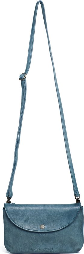 Blauwe leren schoudertas met verstelbare riem en drukknoopsluiting, met logo Sticks and Stones.