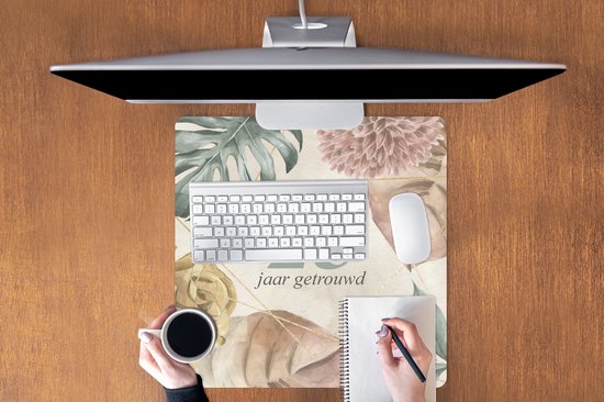 Muismat XXL 60x60 cm - Bureau onderlegger - Bureau mat Trouwdag - 25 jaar getrouwd - Spreuken - Quotes - Bureaumat - Gaming mousepad xl - Bureaulegger groot - Computer deskmat