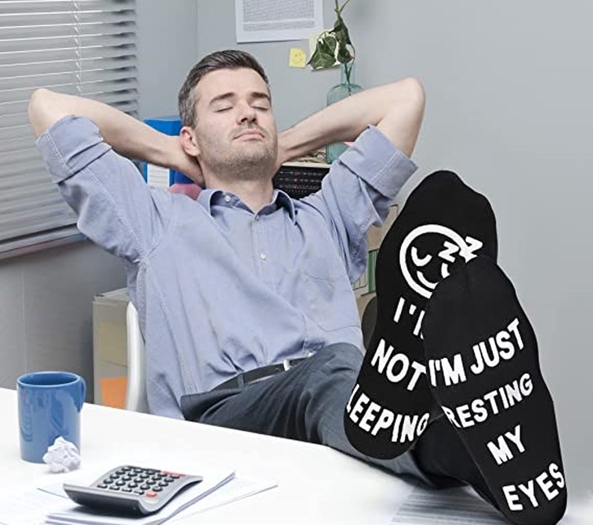 Malinsi® Grappige Sokken - I'm Not Sleeping - Leuke Huissokken AntiSlip Heren en Dames - Gekke Cadeaus Cadeautjes Volwassenen - Funny Socks - Vrolijke Slofsokken Zwart met Tekst - Cadeau voor Mannen & Vrouwen - Moeder Kados - Vaderdag Geschenk — cadeau in Mode & Accessoires - foto 4