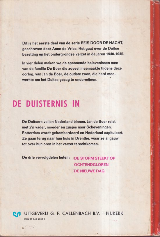 Achterflap van het boek 'Reis door de Nacht 1 : De duisternis in'. Tekst over de inhoud, serie en vervolgdelen.
