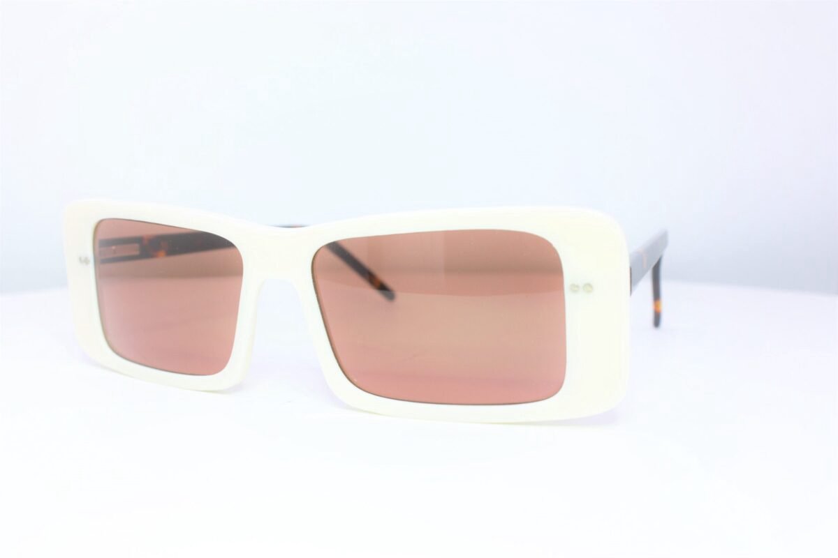 Flore Eyewear Model Kate ivory