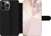 Bookcase Geschikt voor iPhone 13 Pro Max telefoonhoesje - Marmer print - Roze - Goud - Chic - Met vakjes - Wallet case met magneetsluiting