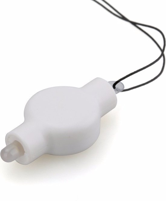 Witte lantaarnlamp met een zwarte draad.