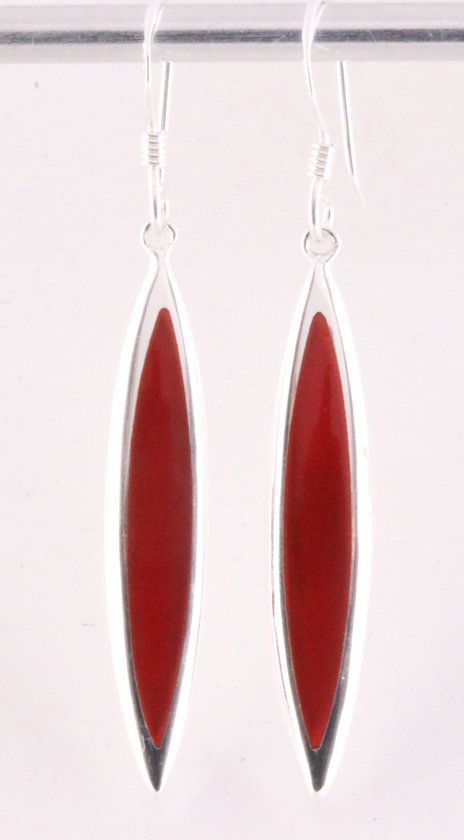 Lange fijne zilveren oorbellen met rode koraal steen