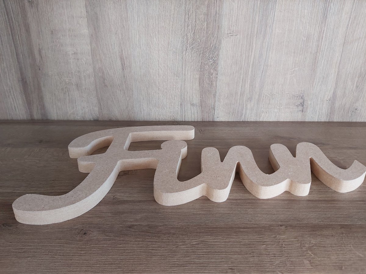 Gepersonaliseerde aangepaste houten naambord - lettertype baby naambord voor kinderkamer en muur decor - geschilderd hout brief kinderkamer decor - muurkunst voor meisjes- of jongenskamer (40 cm breed