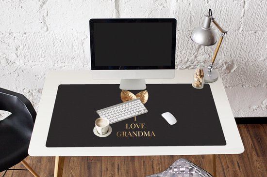 Muismat XXL 120x60 cm - Bureau onderlegger - Bureau mat Spreuken - Quotes I Love Grandma - Oma - Liefste oma - Moederdag - Gold - Bureaumat - Gaming mousepad xl - Bureaulegger groot - Computer deskmat
