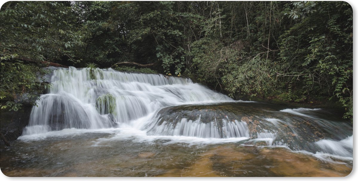 Muismat XXL 90x45 cm - Bureau onderlegger - Bureau mat Een waterval stroomt via rotsen naar beneden in het nationaal park Phu Hin Rong Kla - Bureaumat - Gaming mousepad xl - Bureaulegger groot - Computer deskmat