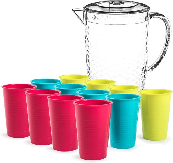 Stevige sapkan/water/schenkkan karaf met deksel 2 liter set met 12x kunststof multicolor drinkglazen 360 ml