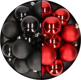 24x stuks kunststof kerstballen mix van zwart en rood 6 cm - Kerstversiering