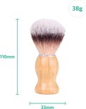 Scheerkwast met bamboe handvat en bruin-witte haren. Afmetingen: 110mm hoog, 33mm breed. Gewicht 38g.