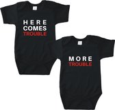 Rompertjes baby met tekst - Here comes trouble. More trouble - Romper zwart - Maat 62/68