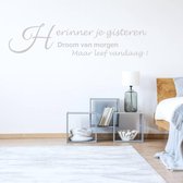 Muursticker Herinner Je Gisteren Droom Van Morgen Maar Leef Vandaag -  Zilver -  120 x 28 cm  -  woonkamer  nederlandse teksten  slaapkamer  alle - Muursticker4Sale