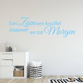 Muursticker Een Zoen Een Knuffel Slaapwel En Tot Morgen - Lichtblauw - 120 x 36 cm - baby en kinderkamer nederlandse teksten