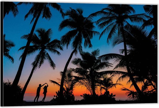 Dibond –Silhouet van Palmbomen met Dansend Koppel– 90x60 Foto op Aluminium (Met ophangsysteem)