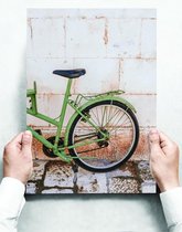 Wandbord: Oude fiets tegen een stenen muur - 30 x 42 cm