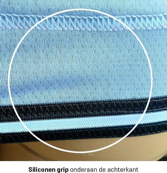 Detail van de lichtblauwe stof met zwarte en rode strepen en naden