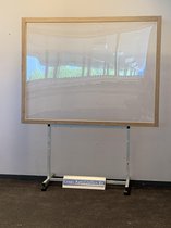 Afscheidingswand van helder transparant PMMA met houten verrolbaar frame