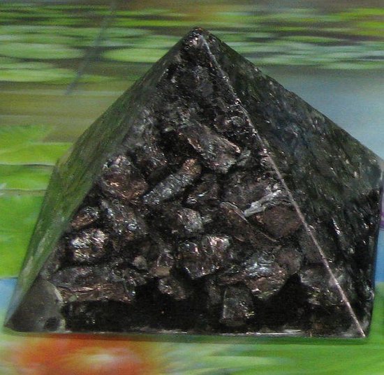Edel Shungiet Orgon Piramide 7 X 7 cm